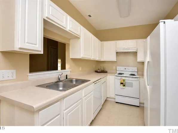 214 Misty Groves Cir, Morrisville, NC 27560