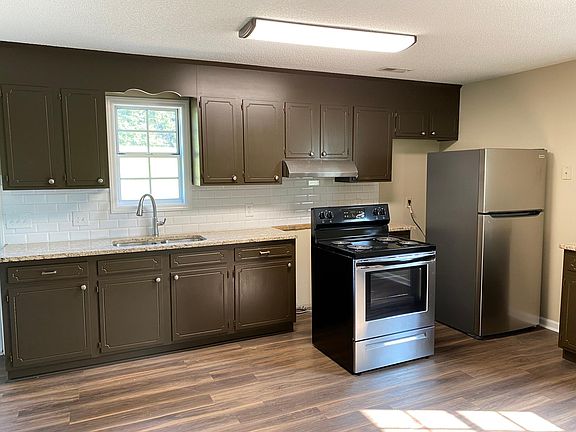 5th image of 124 Lauren Dr