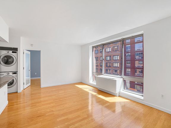 4th image of 555 W 23rd St #Nt11j