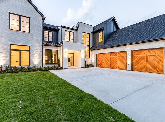 2nd image of 3175 Northaven Rd