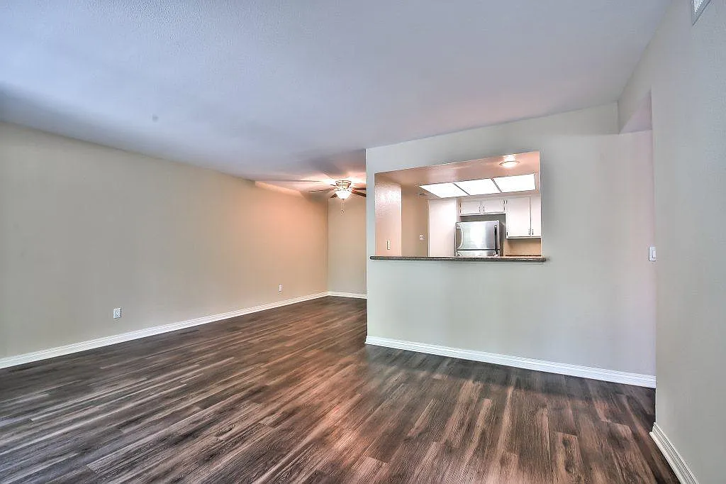 Cross Creek Apartments — Photo 3