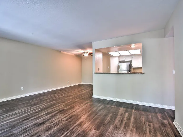 Cross Creek Apartments — Photo 3