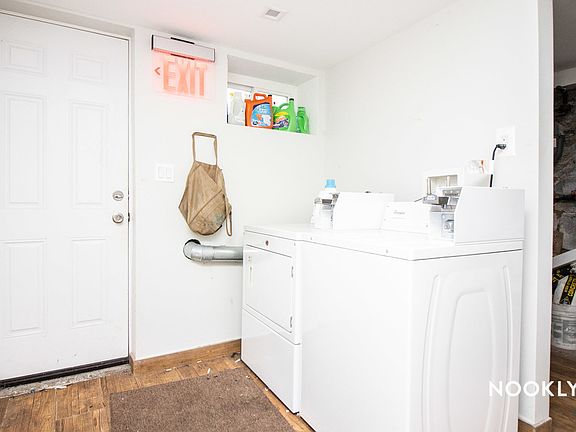 4th image of 326 Irving Ave #1A