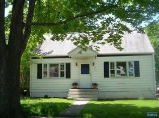 39 Hobart Ave, Rutherford, NJ 07070