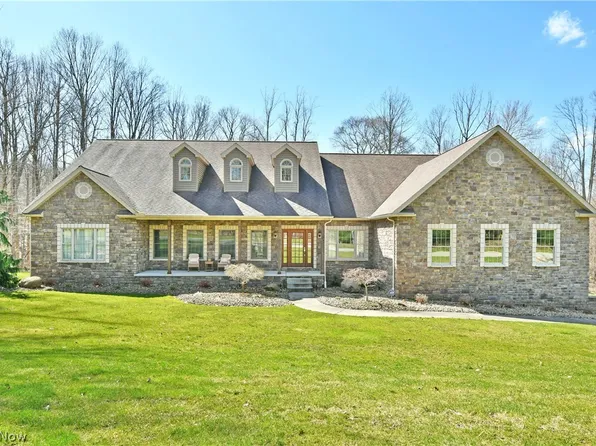 5557 Walnut Grove Cir, Struthers, OH 44471