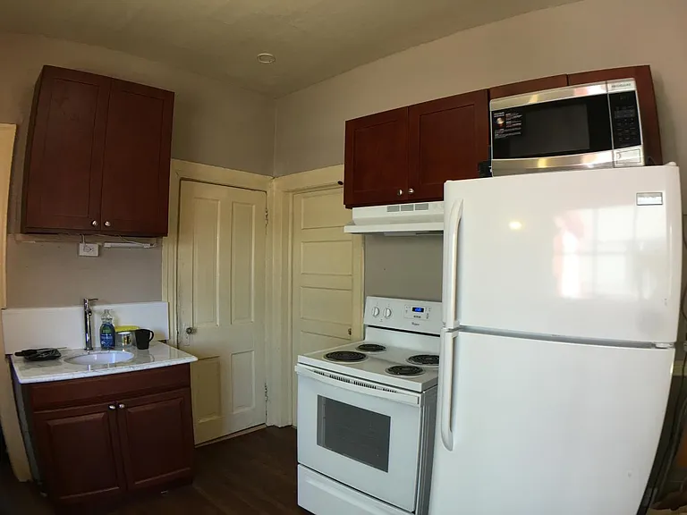 1008 E John St #3 — Photo 13
