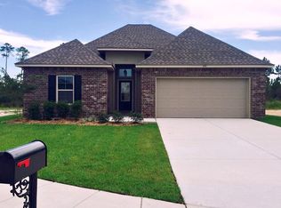 495 Palm Breeze Dr, Ocean Springs, MS 39564