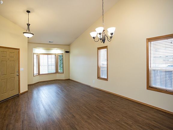 3rd image of 373 SE 71st Pl