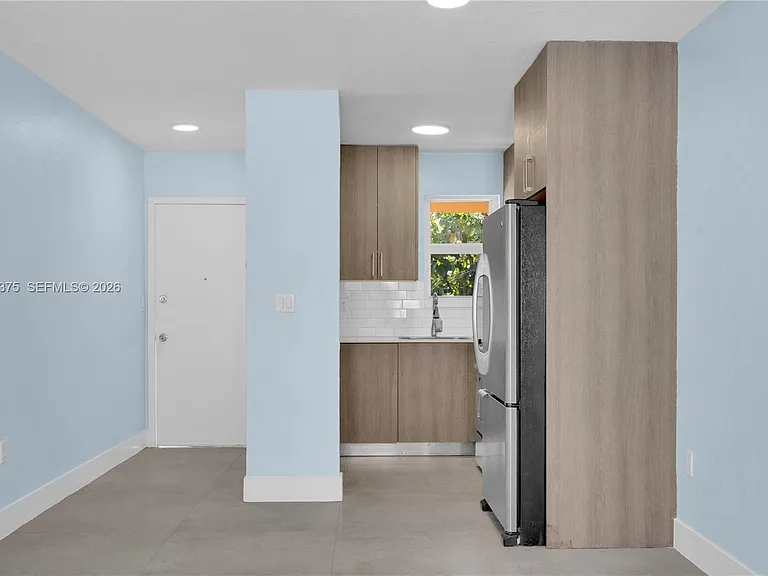 1250 SW 4th St #6 — Photo 2