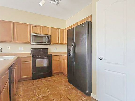 4th image of 17605 W Crocus Dr