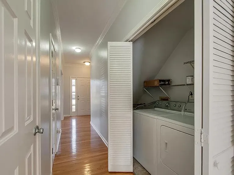 1121 Clifton Ln — Photo 18