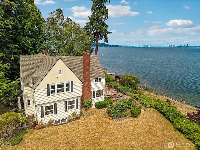 3rd image of 837 Colchester Drive E