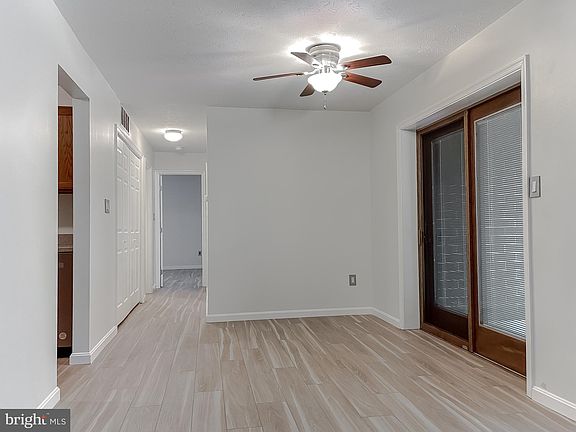 4th image of 23241 Rosewood Ct #B-2