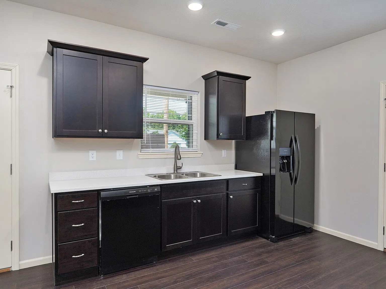 1320 E Elm St — Photo 4