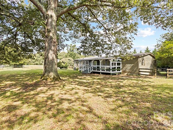 3rd image of 1896 E Green Creek Dr