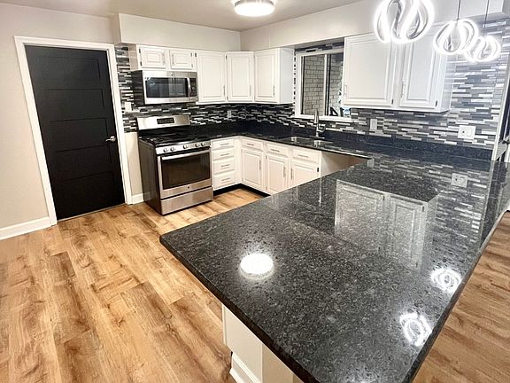 4th image of 214 Killarney Dr
