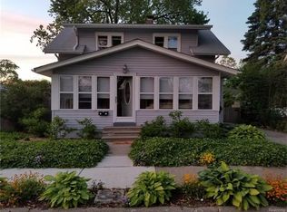 22511 Hanson Ct, Saint Clair Shores, MI 48080