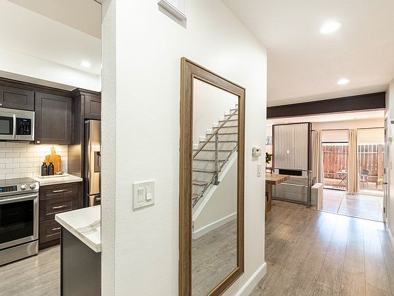 4th image of 12752 Moorpark St Unit 3