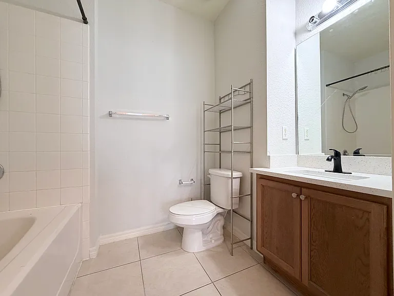 2334 Grand Central Pkwy #17 — Photo 23