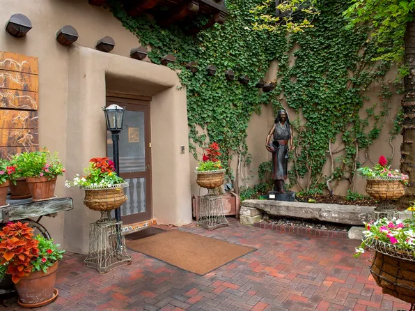 1075 Paseo De Peralta, Santa Fe, NM 87501