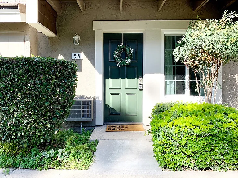 55 Streamwood — Photo 1