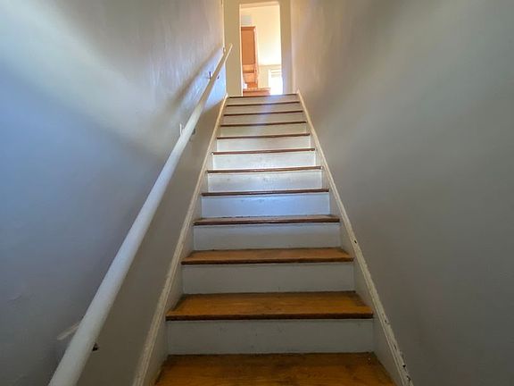 4th image of 17-31 Flanders Ln #19