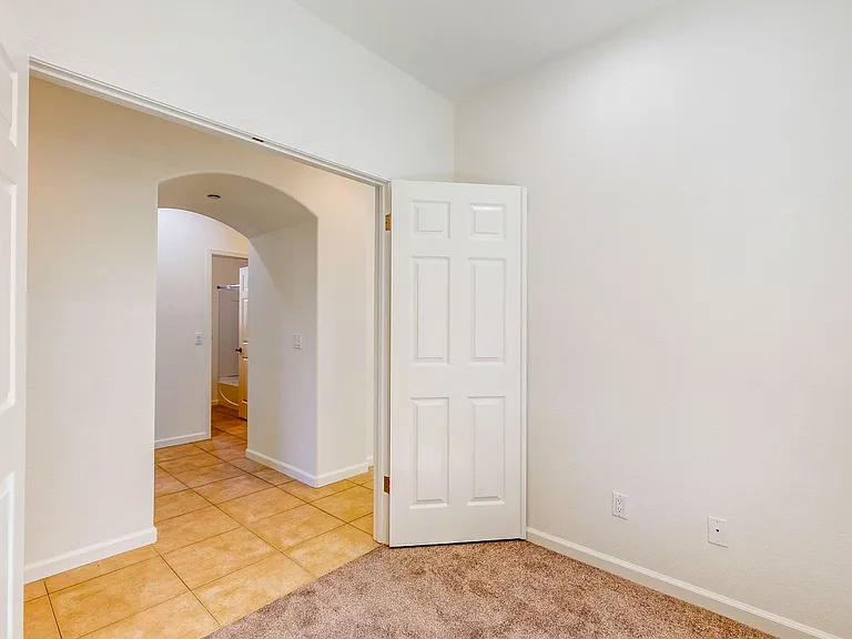 642 Acacia Ln — Photo 7