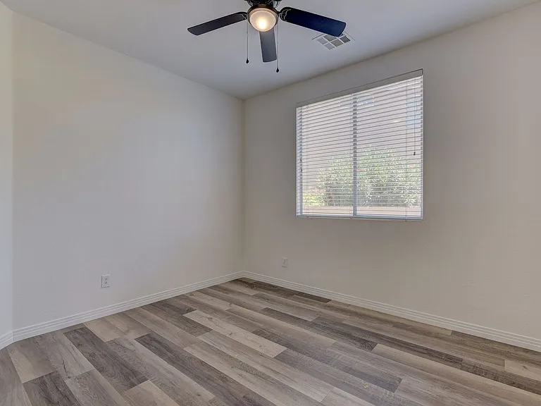 8437 Willowleaf Ct — Photo 32