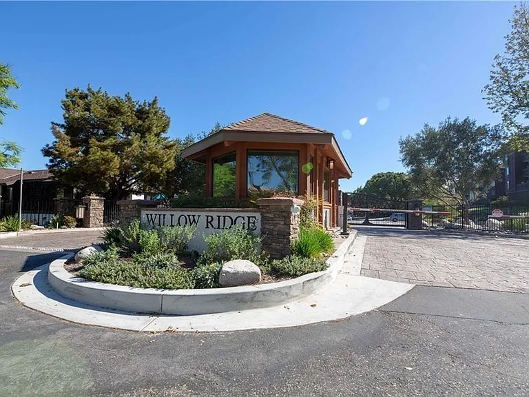 E Willow St — Photo 1