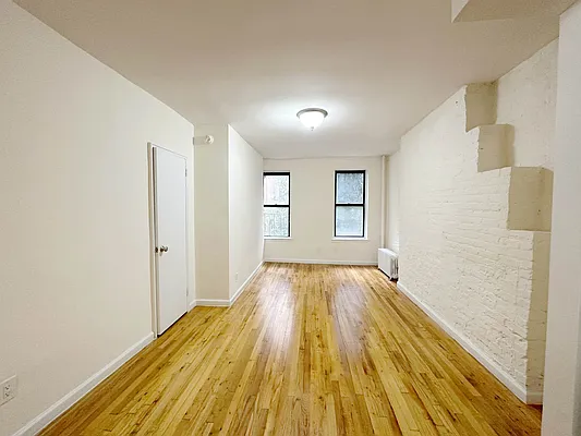 Rented by City Connections Realty | media 8