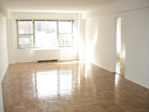 10740 Queens Blvd #4E Photo 1 10740 Queens Blvd #4E Photo 1