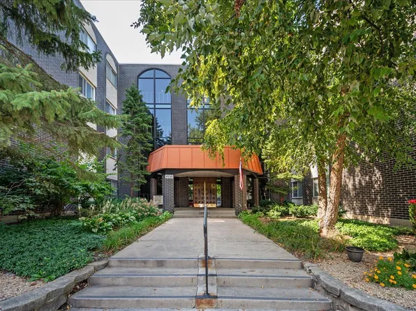 9530 Lamon Ave APT 403, Skokie, IL 60077