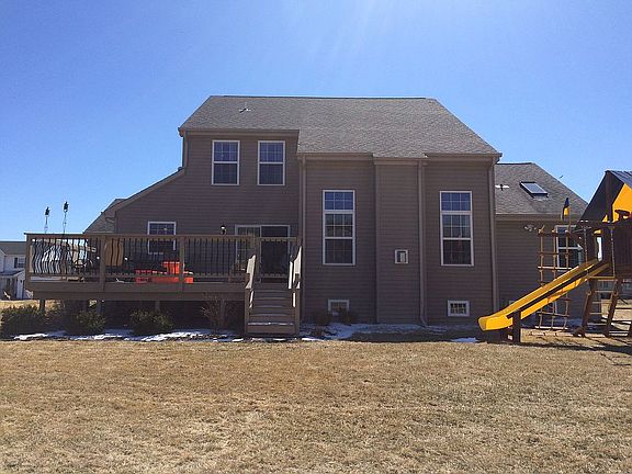 Very large deck in rear