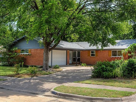 2nd image of 1110 McCallum Dr