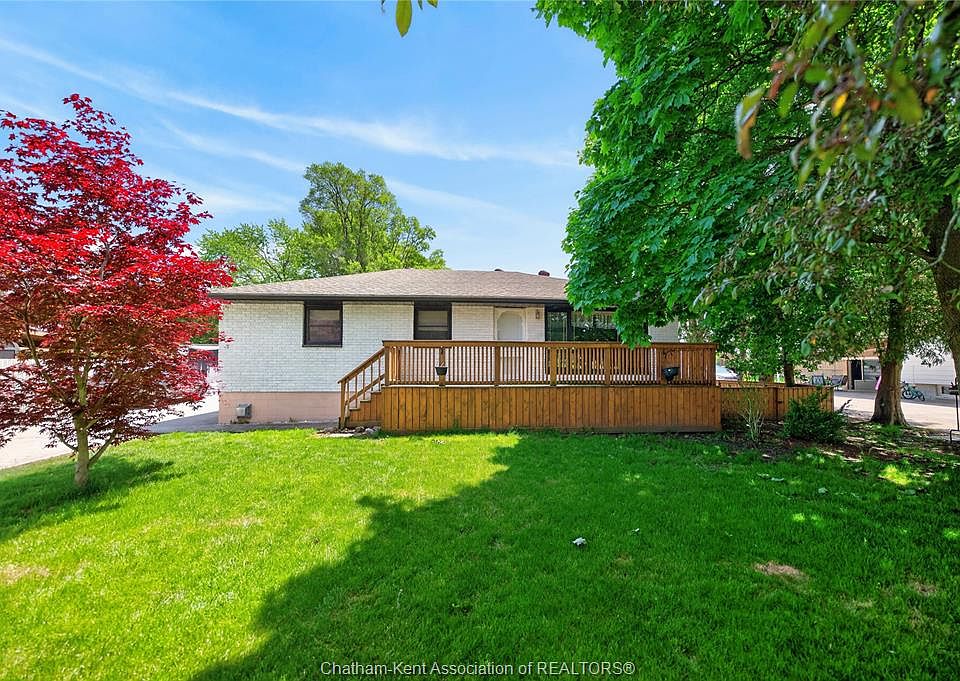 1st image of 944 McNaughton Ave E