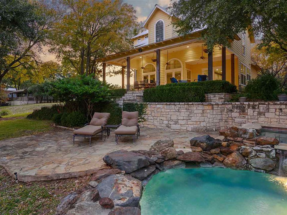 1st image of 814 Sunrise Ln