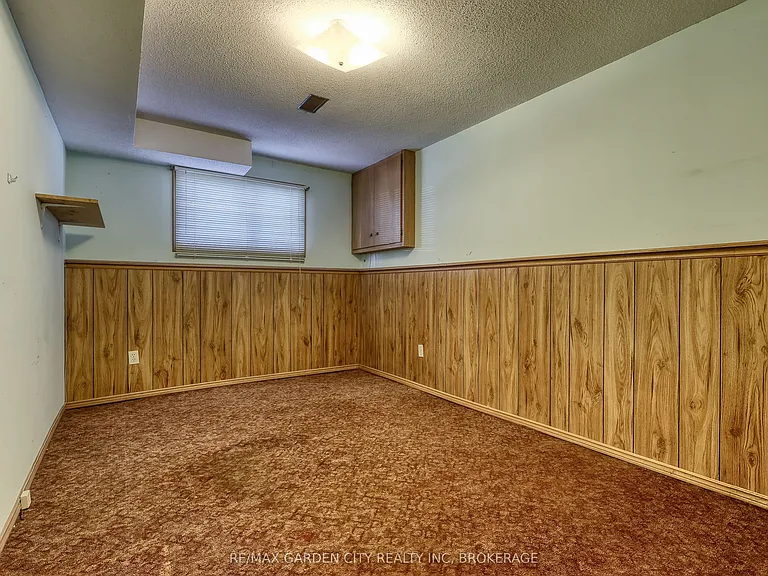 7740 Chorozy St — Photo 24