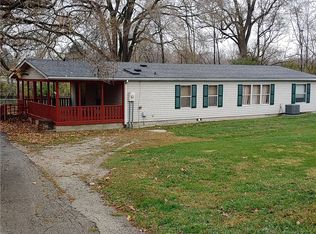 1206 N Main St, Paris, IL 61944