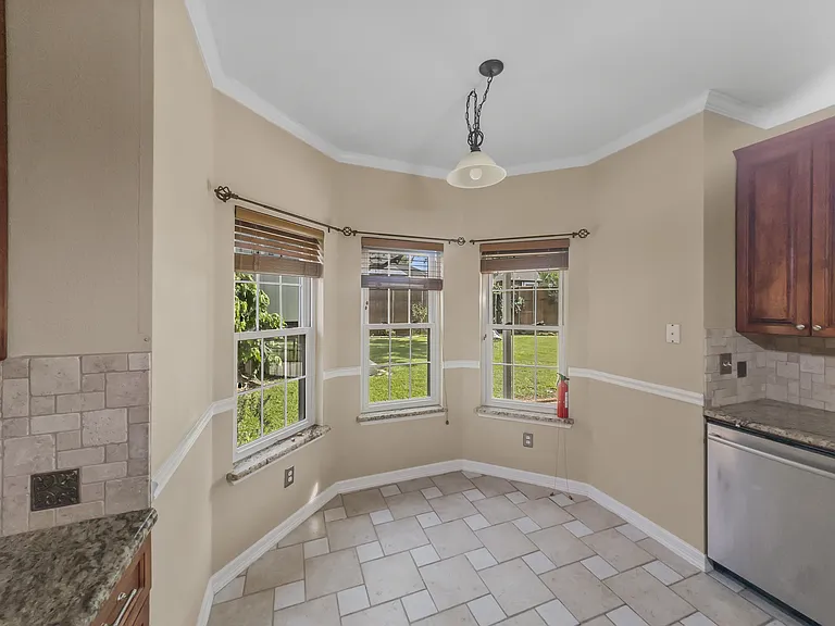 632 Teakwood Dr — Photo 8