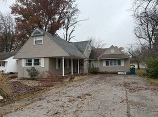 605 NW 9th St, Fairfield, IL