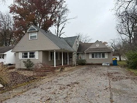 605 NW 9th St photo 1