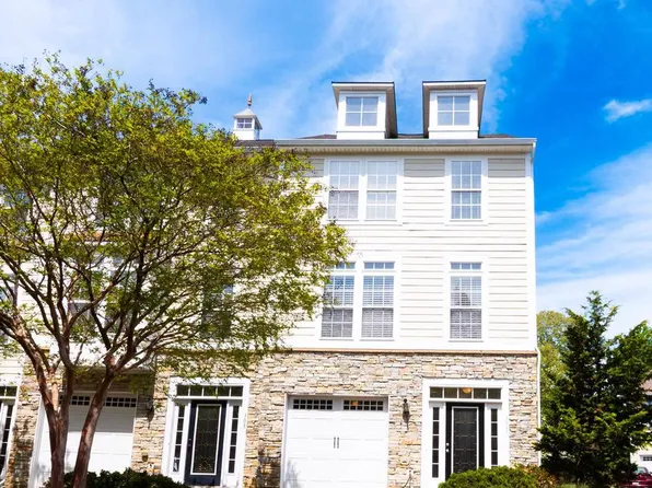 301 Monroe Point Dr, Colonial Beach, VA 22443