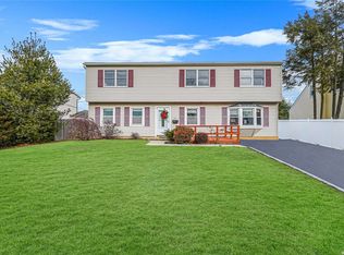 15 Butternut Ln, Levittown, NY 11756