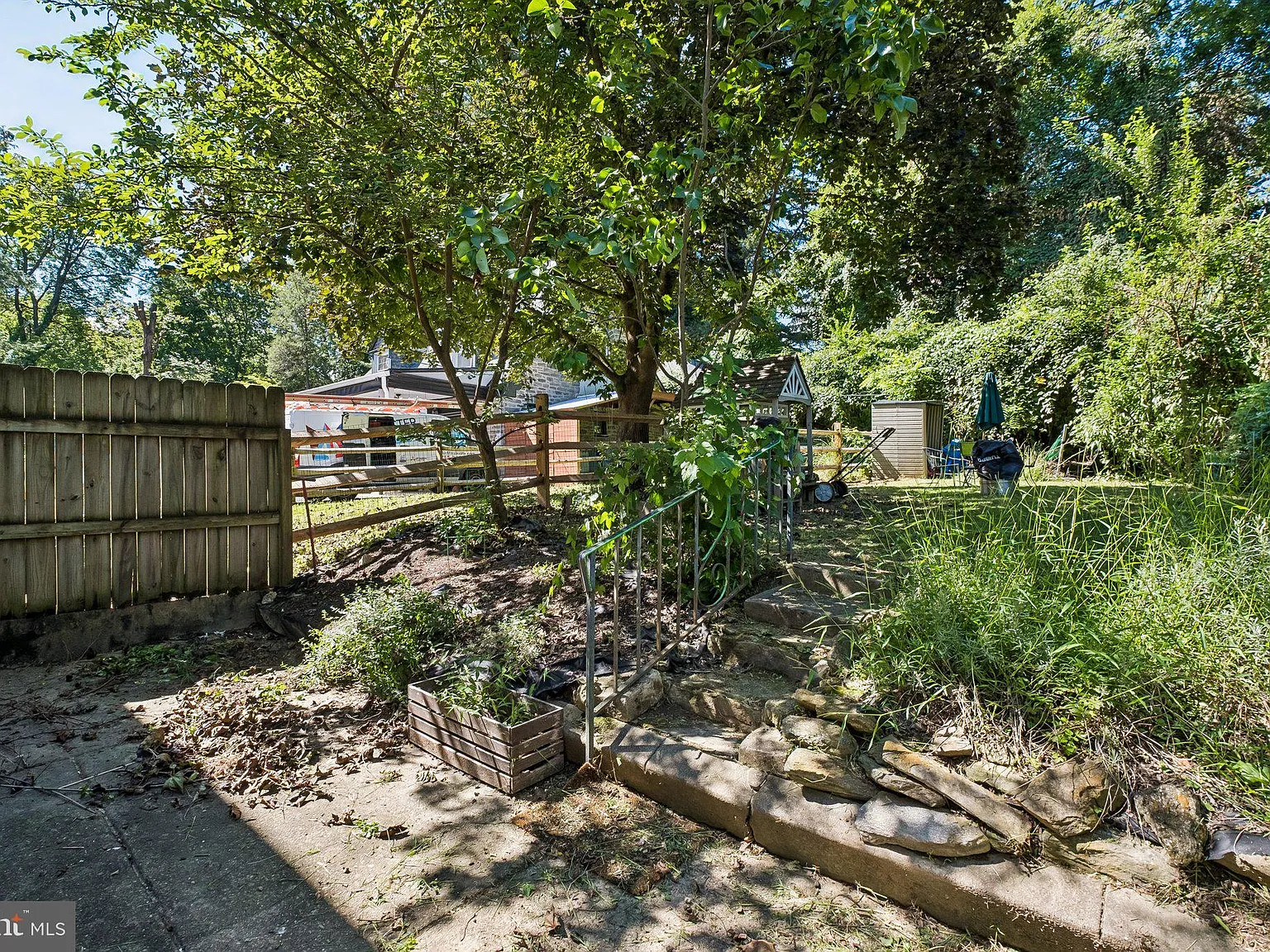 5 bed, 2.5 bath, 2730 sqft, $3,500 — Photo 2
