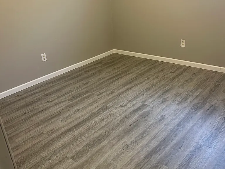 704 Red Oak Ln — Photo 3