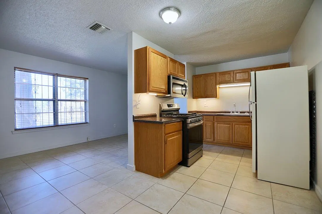 1 bed, 590 sqft, $1,100 — Photo 2