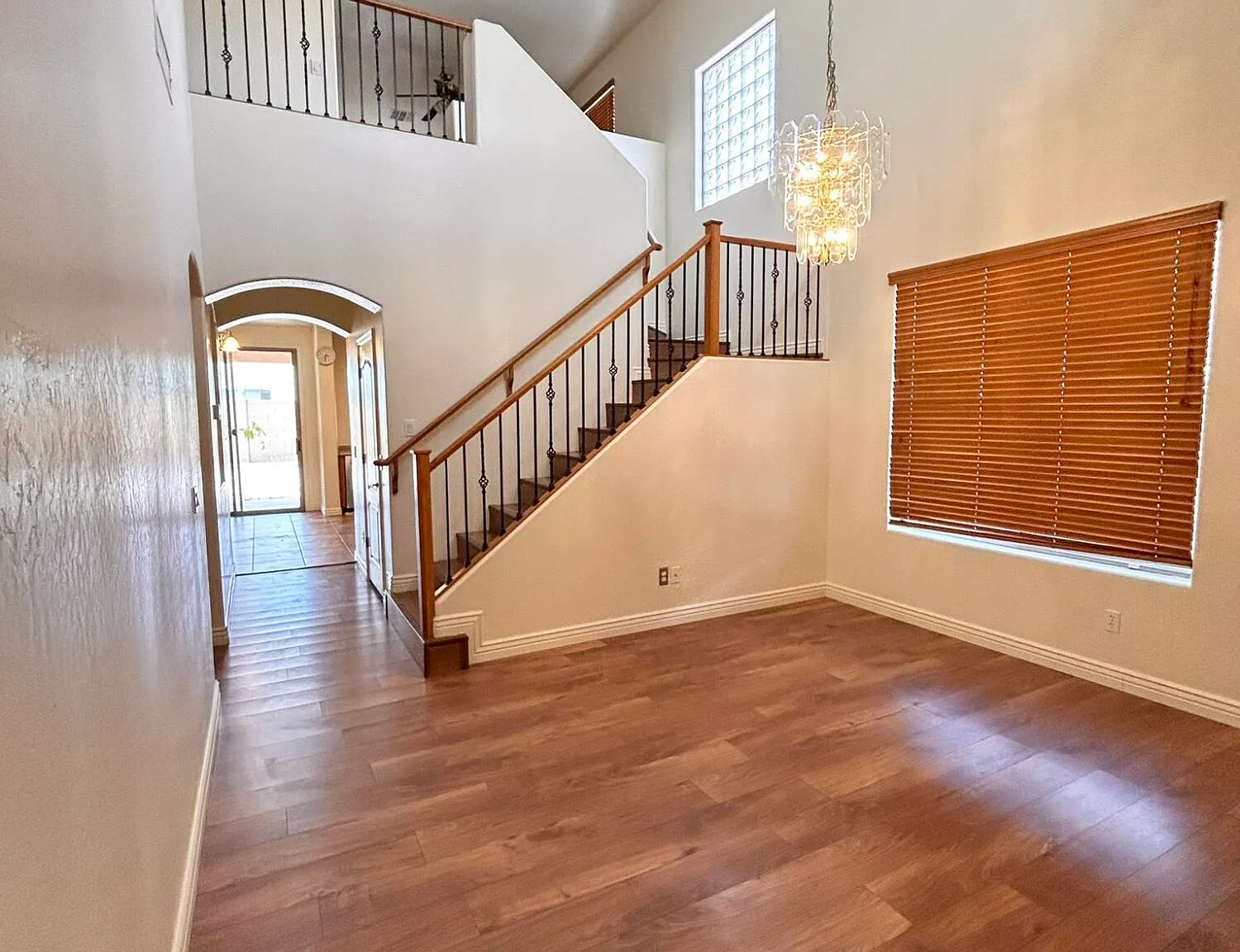 4 bed, 3.0 bath, 2419 sqft, $2,600 — Photo 4