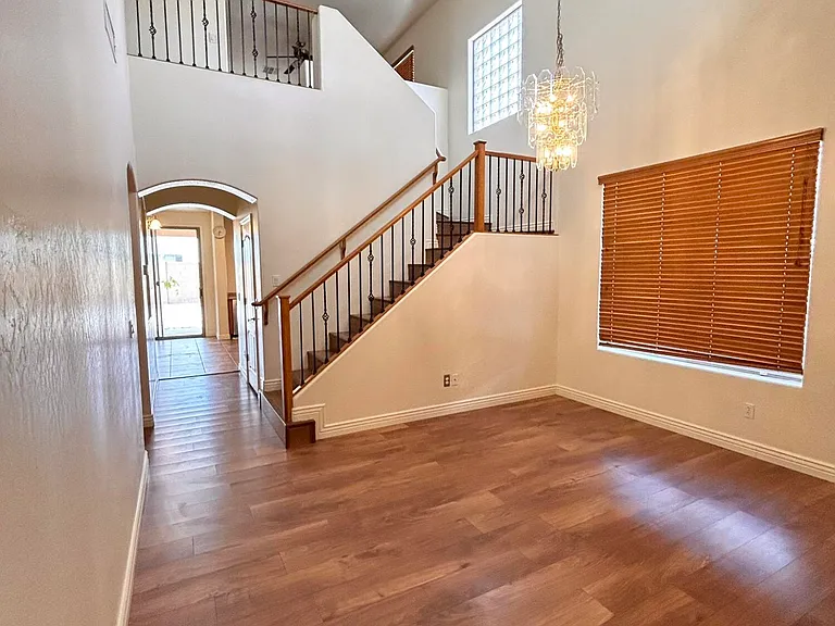 2692 E Vermont Ct — Photo 4