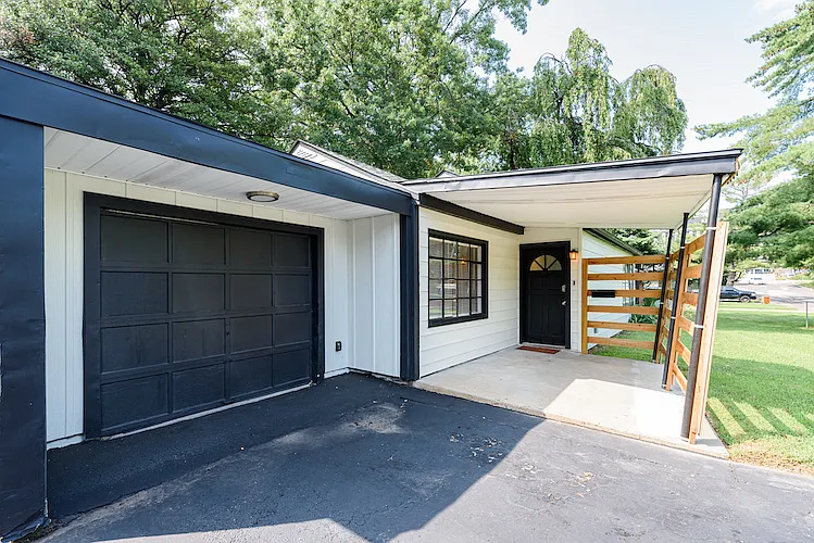 3 bed, 1.5 bath, 1198 sqft, $4,100 — Photo 2