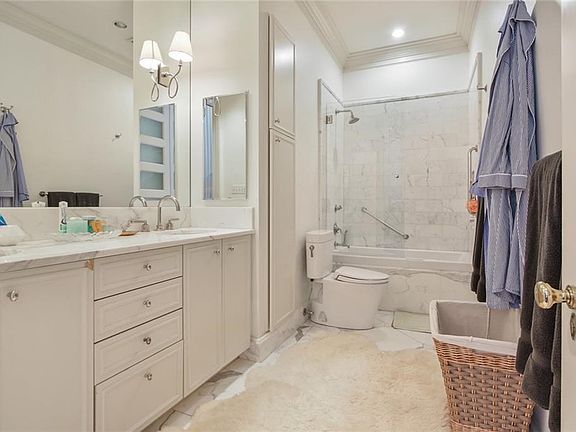 5th image of 2427 Camp St APT A